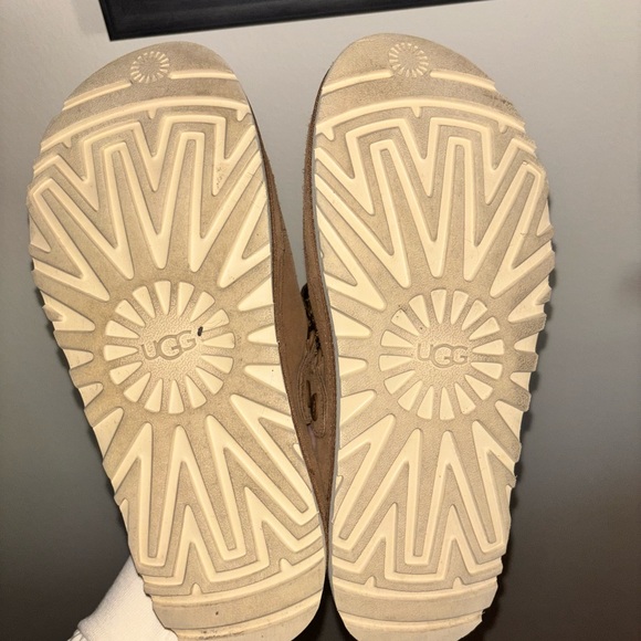 UGG Women’s Goldenstar Clog - Picture 4 of 4